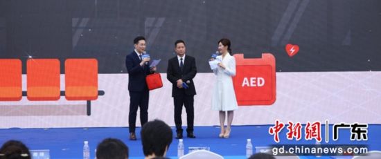 《地铁站心肺复苏和AED急救》情景剧上演。通讯员 供图 《地铁站心肺复苏和AED急救》情景剧上演。通讯员 供图